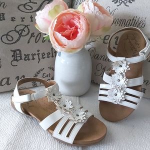 Natural Soul slingback sandals white flats flowers strappy y2k